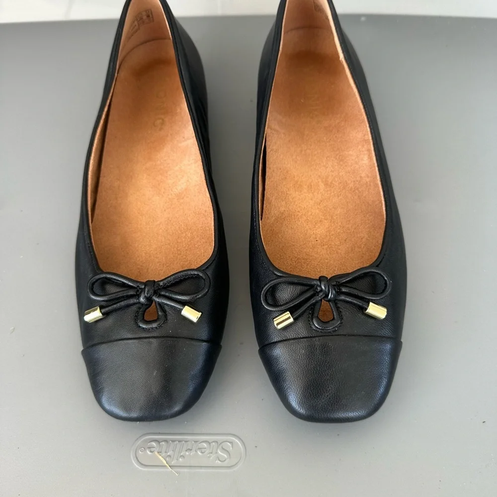 Vionic Black Flats Classic Comfort and Style - Picture 2 of 7